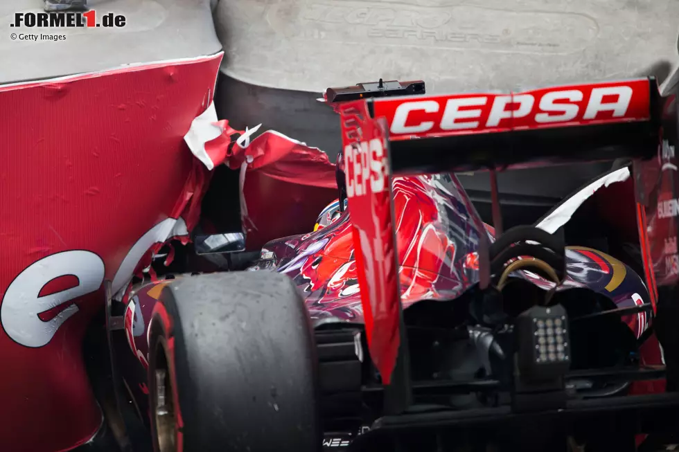 Foto zur News: Monaco 2015: Formel-1-Rookie Max Verstappen kollidiert in der Schlussphase des Rennens mit Romain Grosjean. Der Crash wirft Fragen auf: Ist Verstappen mit gerade mal 17 Jahren wirklich reif für die Motorsport-&quot;Königsklasse&quot;?