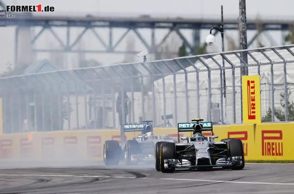 Foto zur News: 14. Kanada 2014: Als Hamilton in Runde 46 zu seinem zweiten Stopp kommt, beginnt die Misere. Die hinteren Bremsen am Mercedes überhitzen und Hamilton kommt in den nächsten Runden mehrfach von der Strecke ab. Das Team hat keine andere Wahl, als ihn aus dem Rennen zu nehmen.