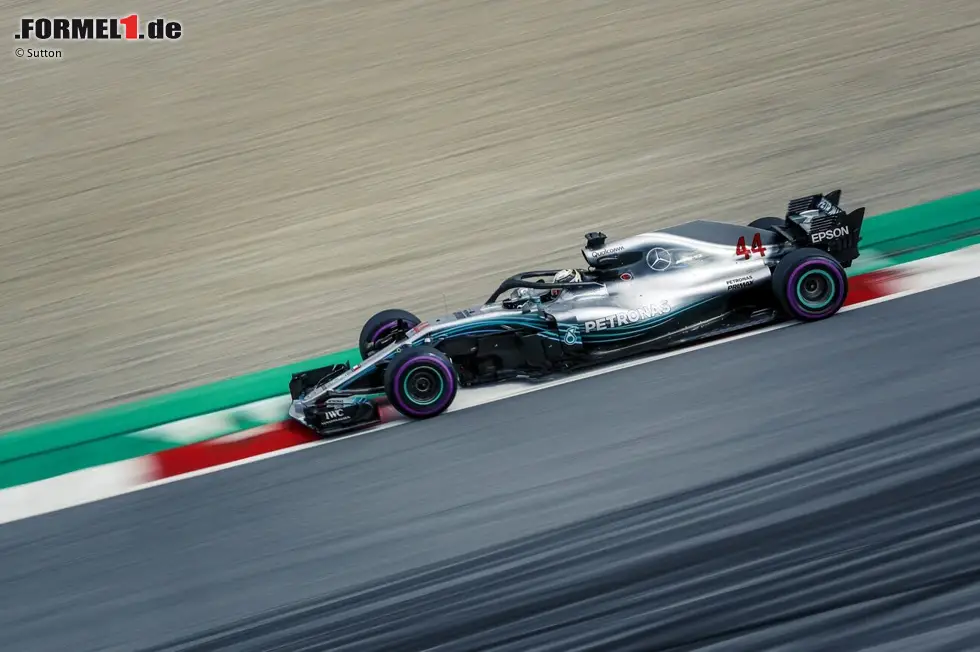 Foto zur News: 9. Österreich 2018: Doppelnull für Mercedes trotz Start aus der ersten Reihe. Nachdem Valtteri Bottas mit einem Hydrauiikdefekt ausrollt, ist nach 62 Runden auch das Rennen von Hamilton beendet. Der Brite muss seinen Boliden mit fehlendem Benzindruck abstellen.