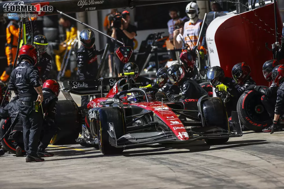 6. Sauber: Brasilien 2023 - Noch unter dem Namen Alfa Romeo gibt es für die Schweizer in Sao Paulo nichts zu holen. Sowohl Guanyu Zhou als auch Valtteri Bottas scheiden mit technischen Problemen aus: Bei Zhou streikt der Motor, bei Bottas die Hydraulik. Foto zur News: 6. Sauber: Brasilien 2023 - Noch unter dem Namen Alfa Romeo gibt es für die Schweizer in Sao Paulo nichts zu holen. Sowohl Guanyu Zhou als auch Valtteri Bottas scheiden mit technischen Problemen aus: Bei Zhou streikt der Motor, bei Bottas die Hydraulik.