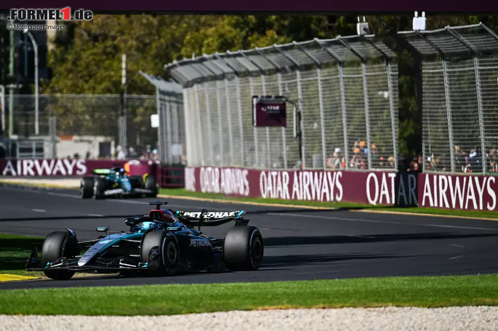 5. Mercedes: Australien 2024 - Die letzte Runde in Melbourne wird kontrovers. George Russell fühlt sich von einem plötzlichen Abbremsen Fernando Alonsos irritiert und crasht - er wird gewertet, sieht das Ziel aber nicht. Teamkollege Lewis Hamilton rollt schon nach 15 Runden mit Motorschaden aus. Foto zur News: 5. Mercedes: Australien 2024 - Die letzte Runde in Melbourne wird kontrovers. George Russell fühlt sich von einem plötzlichen Abbremsen Fernando Alonsos irritiert und crasht - er wird gewertet, sieht das Ziel aber nicht. Teamkollege Lewis Hamilton rollt schon nach 15 Runden mit Motorschaden aus.