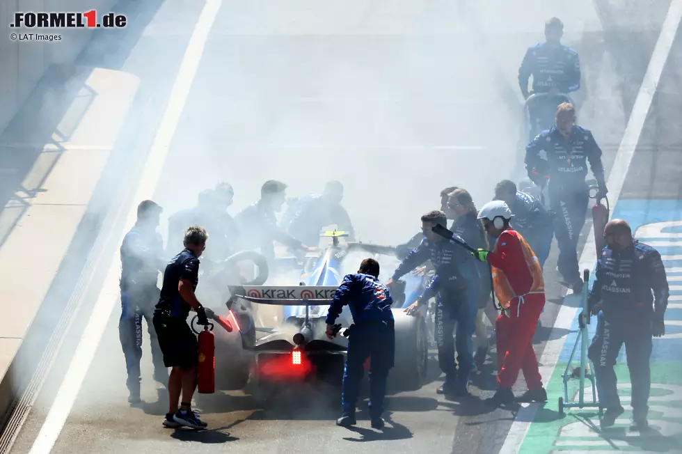 2. Williams: Österreich 2025 - Carlos Sainz kann in Spielberg nicht einmal den Start in Angriff nehmen, weil seine Bremsen verrauschen. Nach 15 Runden muss auch Alexander Albon seinen FW47 in der Garage parken, weil erneut Motorenprobleme auftauchen. Foto zur News: 2. Williams: Österreich 2025 - Carlos Sainz kann in Spielberg nicht einmal den Start in Angriff nehmen, weil seine Bremsen verrauschen. Nach 15 Runden muss auch Alexander Albon seinen FW47 in der Garage parken, weil erneut Motorenprobleme auftauchen.