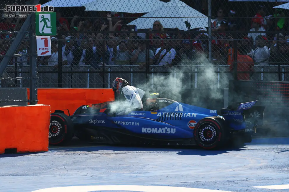 Foto zur News: Carlos Sainz (Redaktion: 3) - Eigentlich eine ordentliche Leistung. Schönheitsfehler sind der Erstrunden-Crash und der Abflug am Ende, aber alles womöglich Folgen von Schäden am Auto - wie auch die Speeding-Strafen.