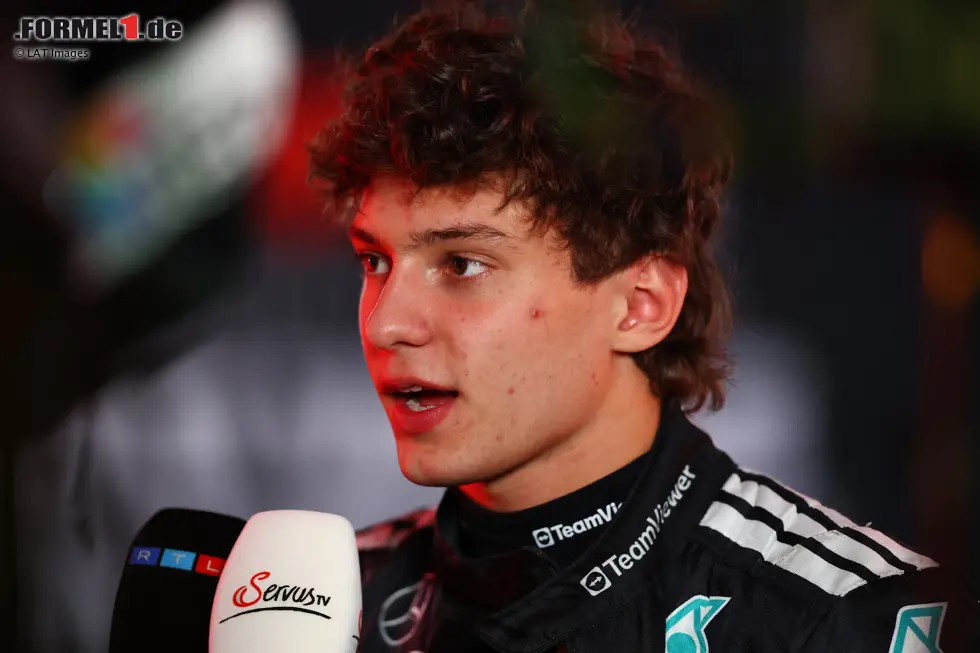 Foto zur News: Andrea Kimi Antonelli (Redaktion: 2) - Schwach war das Qualifying, aber umso besser das Rennen mit der gewagten Einstopp-Strategie. Kompliment dafür, die Reifen so lange in Schuss gehalten zu haben - und vor Leclerc zu bleiben!