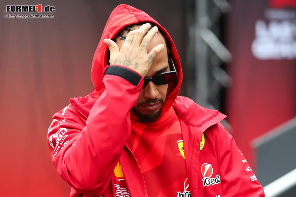 Foto zur News: Lewis Hamilton (Redaktion: 5) - Hörte im Qualifying nicht auf den Renningenieur und verpasst so die letzte schnelle Runde. Darf nicht passieren. Im Grand Prix der große Profiteur der ersten Kurve, sonst lief nicht viel aus eigener Kraft. Insgesamt schwach.