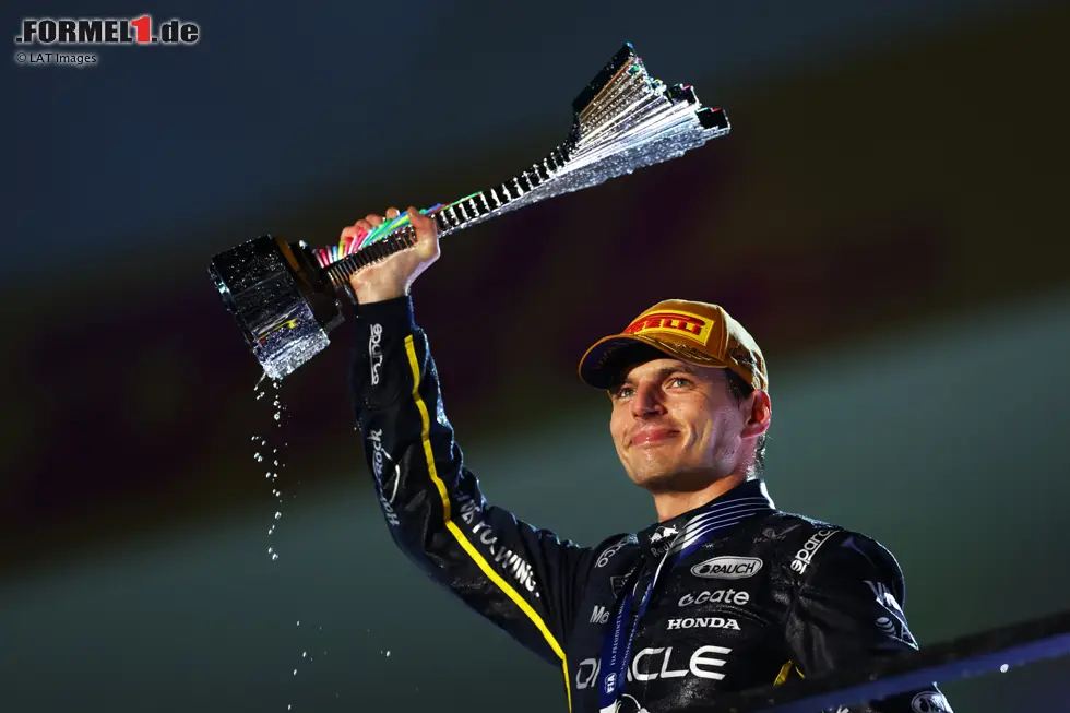 Foto zur News: Max Verstappen (Redaktion: 2) - Keine 1 von uns, weil er im Qualifying "nur" Zweiter war und ohne Norris&#039; Verbremser in Kurve 1 vielleicht nicht vorbeigekommen wäre. Verstappen hatte in Clean-Air leichtes Spiel von der Spitze aus. Das war "gut" - für manche Redakteure auch "sehr gut".