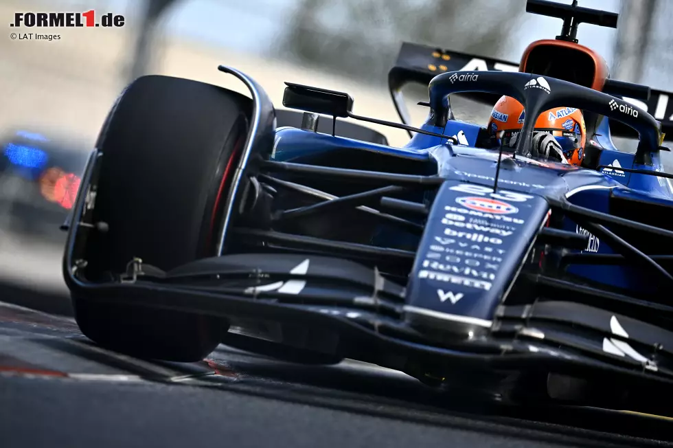 Alexander Albon (Redaktion: 2) - Wir finden das Haar in der Suppe in Form von einer Speeding-Strafe im Sprint unter Gelb. Das kreiden wir ihm an. Sonst haben wir nichts auszusetzen, im Gegenteil: Wir haben ebenfalls über die Eins nachgedacht, weil die Leistung wirklich gut war, knapp vor sehr gut. Foto zur News: Alexander Albon (Redaktion: 2) - Wir finden das Haar in der Suppe in Form von einer Speeding-Strafe im Sprint unter Gelb. Das kreiden wir ihm an. Sonst haben wir nichts auszusetzen, im Gegenteil: Wir haben ebenfalls über die Eins nachgedacht, weil die Leistung wirklich gut war, knapp vor sehr gut.