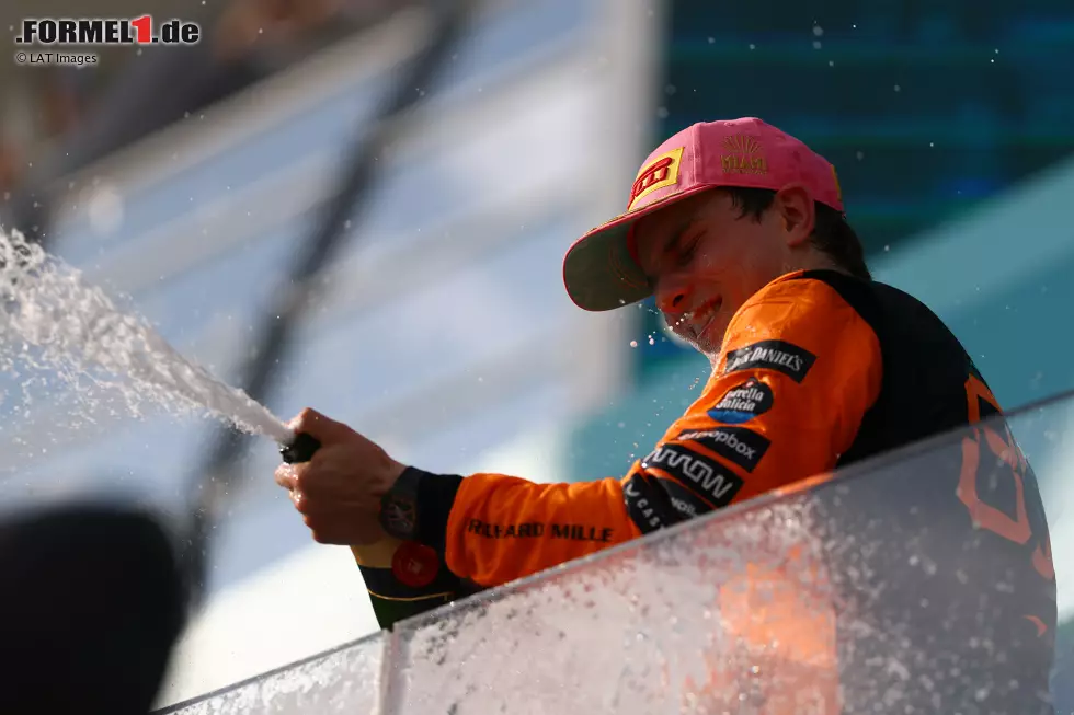 Oscar Piastri (Redaktion: 2) - Ja, Piastri war sehr stark, vor allem im Duell mit Verstappen. Aber: Lupenrein war das Wochenende in Miami nicht, zum Beispiel im Qualifying hat Piastri zu viel liegenlassen. Das gibt Abzug. Für den verlorenen Sprint-Sieg kann er nichts. Foto zur News: Oscar Piastri (Redaktion: 2) - Ja, Piastri war sehr stark, vor allem im Duell mit Verstappen. Aber: Lupenrein war das Wochenende in Miami nicht, zum Beispiel im Qualifying hat Piastri zu viel liegenlassen. Das gibt Abzug. Für den verlorenen Sprint-Sieg kann er nichts.