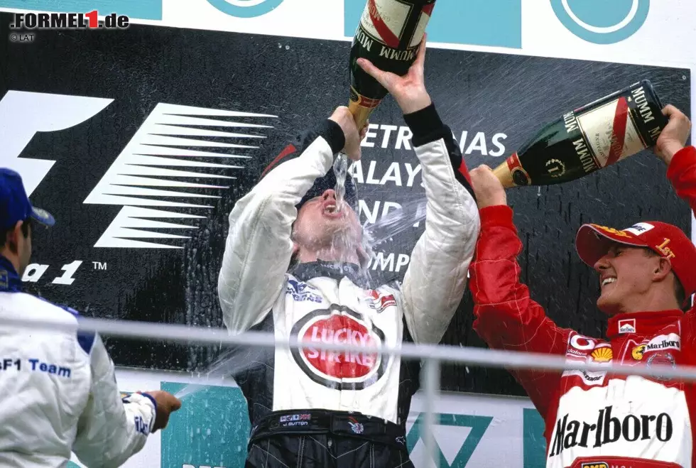 68 Rennen: Jenson Button (Großbritannien) - 2004 hatte Button seinen großen Durchbruch in der Formel 1, denn mit British American Racing (BAR) schaffte er mehrere Podestplätze. Den ersten in Malaysia. Foto zur News: 68 Rennen: Jenson Button (Großbritannien) - 2004 hatte Button seinen großen Durchbruch in der Formel 1, denn mit British American Racing (BAR) schaffte er mehrere Podestplätze. Den ersten in Malaysia.