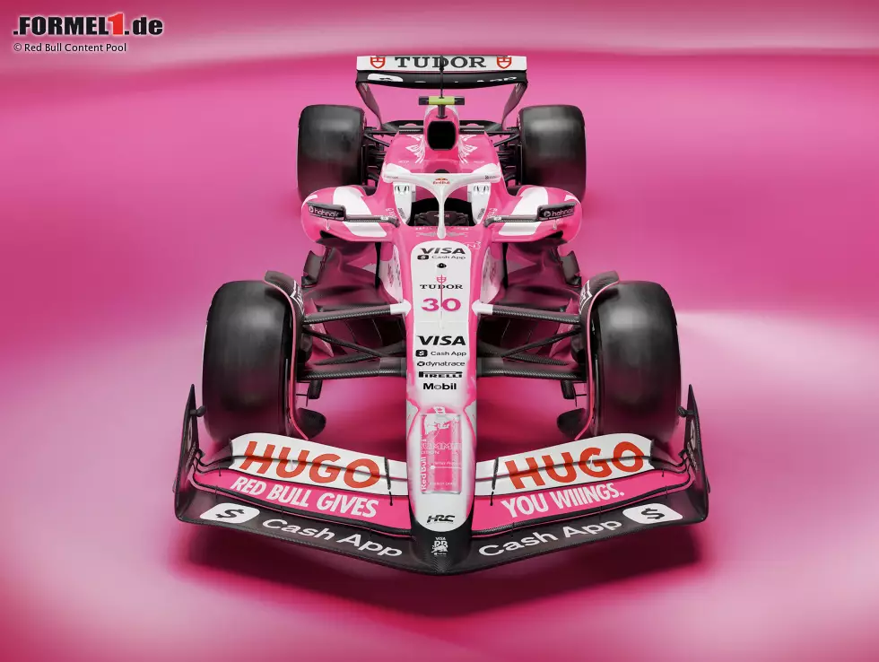 Miami: Die Magenta-Farben von Racing Bulls beim USA-Rennen in Miami sind kein Zufall, denn Mutterkonzern will mit diesem Fahrzeugdesign für ein neues Getränk werben. Die Sorte ... Foto zur News: Miami: Die Magenta-Farben von Racing Bulls beim USA-Rennen in Miami sind kein Zufall, denn Mutterkonzern will mit diesem Fahrzeugdesign für ein neues Getränk werben. Die Sorte ...