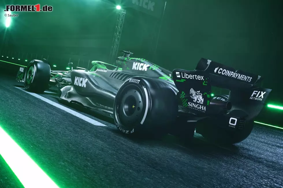 Barcelona: Zum zweiten Mal nach Miami rückt Sauber in Spanien mit einem Sonderdesign aus. Was in Miami noch "wilde" Farbkleckser waren, sind ... Foto zur News: Barcelona: Zum zweiten Mal nach Miami rückt Sauber in Spanien mit einem Sonderdesign aus. Was in Miami noch "wilde" Farbkleckser waren, sind ...