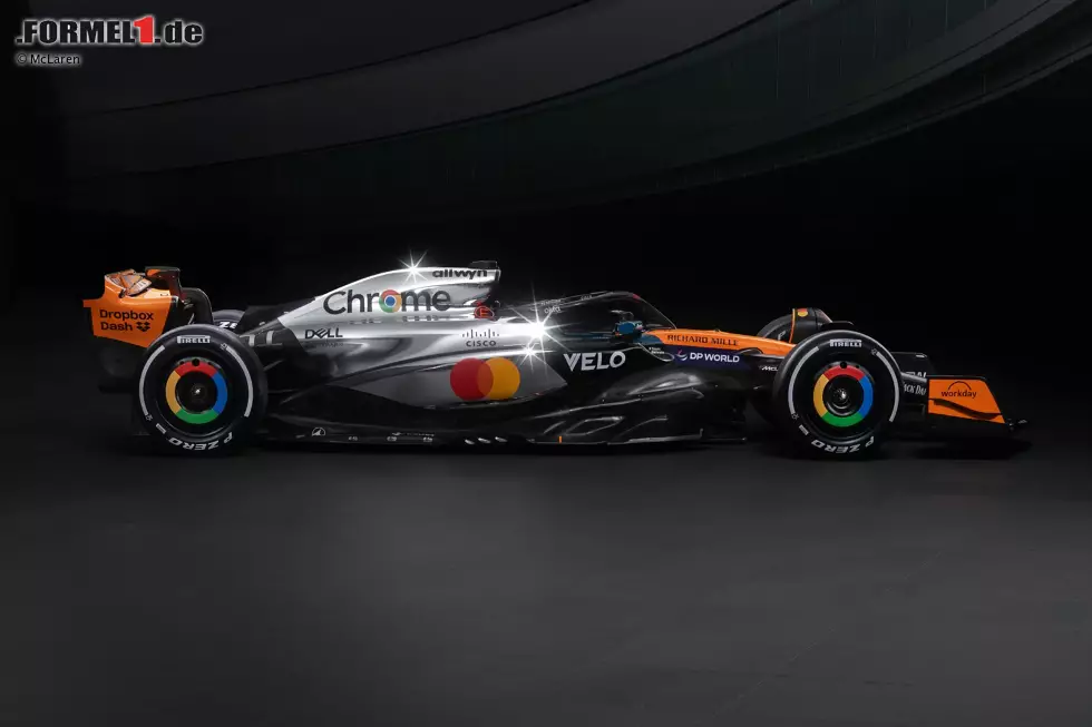Foto zur News: Silverstone: McLaren begibt sich ein paar Jahre zurück und bringt den Fans den Chrom-Look zurück, der das Team Ende der 2000er und Anfang der 2010er prägte - allerdings weiter mit orangefarbenen Akzenten.