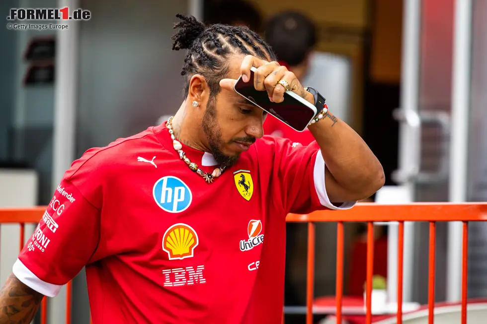 Foto zur News: Lewis Hamilton: "Ich persönlich mag Sprint-Wochenenden. Ich finde Sprints unterhaltsam. Ich glaube, die Fans mögen es auch. Zehn Sprints wären schon viel, aber es gibt definitiv Strecken, wo ein Sprint gut passt. Also ich wäre nicht dagegen."