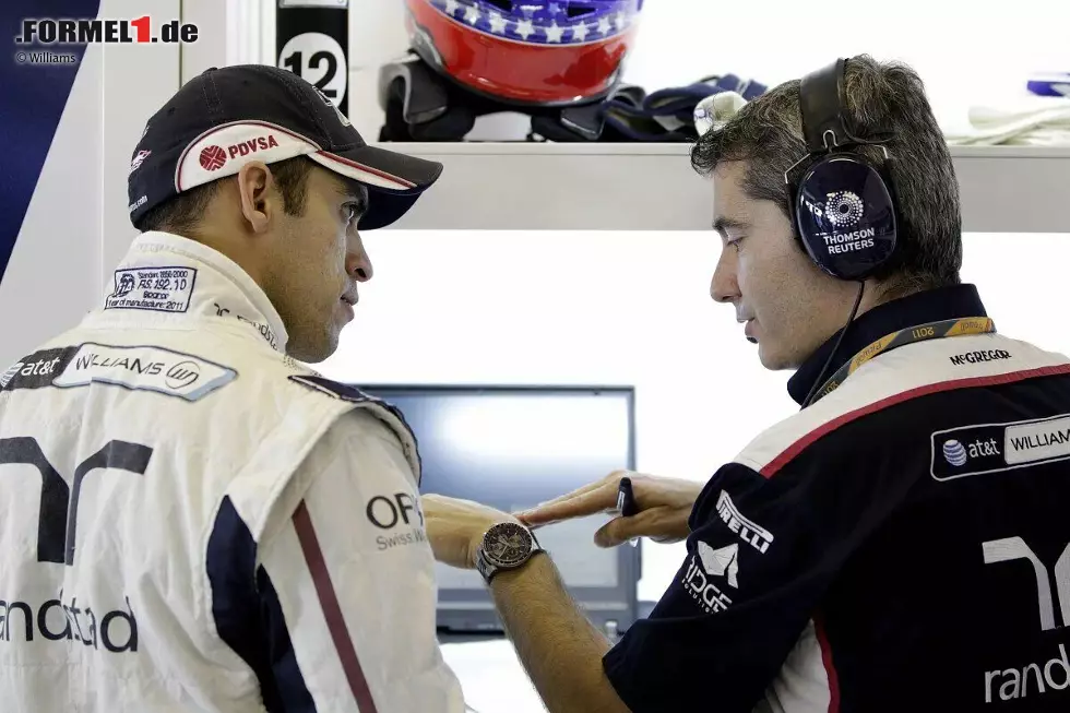 Foto zur News: 2011: Pastor Maldonado schafft beim Finale in Abu Dhabi das Kunststück, vor, während und nach dem Rennen bestraft zu werden. Erst setzt es eine Strafe für überzählige Motorenkomponenten, dann ignoriert er blaue Flaggen und erhält eine Durchfahrtsstrafe. Das macht Maldonado nochmals - und bekommt nach Rennende 30 Sekunden obendrauf.