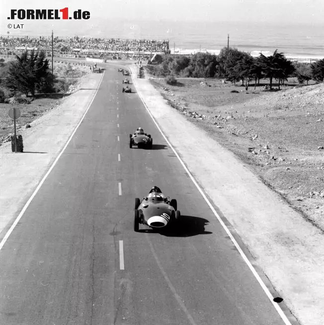 Foto zur News: Ain-Diab Circuit: Stirling Moss - Auch ein Jahr zuvor findet das Saisonfinale auf einer neuen Strecke statt, und zwar im marokkanischen Casablanca. Moss tut mit einem Sieg alles, um den WM-Titel zu gewinnen, doch Rang zwei reicht Mike Hawthorn, um mit einem Punkt Vorsprung Weltmeister zu werden.