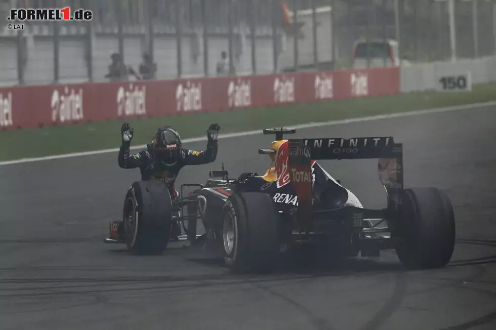 Foto zur News: 2013 hat der Deutsche im Ziel eine halbe Minute Vorsprung und gewinnt so seinen vierten WM-Titel in Folge. Dafür verneigt er sich sogar vor seinem Red Bull. Mit den drei Siegen ist Vettel übrigens Rekordhalter in dieser Kategorie, denn mehr gewinnt kein Fahrer, ohne dass auch ein anderer Fahrer triumphieren kann.