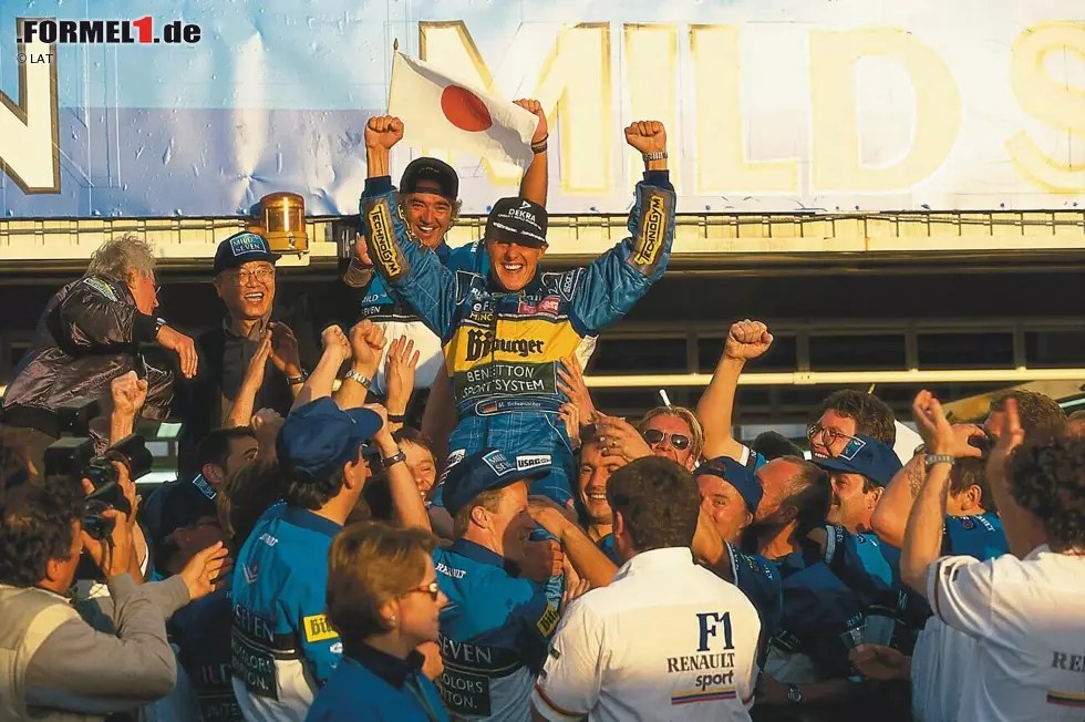 Der Deutsche gewinnt mit 75 Sekunden Vorsprung und überrundet alle bis auf den Zweiten. Auch ein Jahr später siegt der Benetton-Pilot souverän und verschafft Aida einen Platz in der Formel-1-Geschichte, denn dort feiert "Schumi" seine zweite Weltmeisterschaft. Noch einmal kehrt die Formel 1 aber nicht zurück. Foto zur News: Der Deutsche gewinnt mit 75 Sekunden Vorsprung und überrundet alle bis auf den Zweiten. Auch ein Jahr später siegt der Benetton-Pilot souverän und verschafft Aida einen Platz in der Formel-1-Geschichte, denn dort feiert "Schumi" seine zweite Weltmeisterschaft. Noch einmal kehrt die Formel 1 aber nicht zurück.