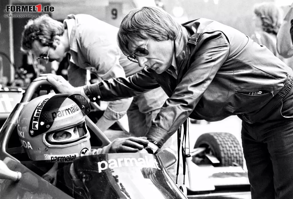 16 Jahre: Bernie Ecclestone (Großbritannien) - Der spätere Formel-1-Geschäftsführer kaufte sich 1972 das Brabham-Team und trennte sich erst 1987 wieder davon, als seine Rolle als Serien-CEO zu seiner Hauptaufgabe wurde. Foto zur News: 16 Jahre: Bernie Ecclestone (Großbritannien) - Der spätere Formel-1-Geschäftsführer kaufte sich 1972 das Brabham-Team und trennte sich erst 1987 wieder davon, als seine Rolle als Serien-CEO zu seiner Hauptaufgabe wurde.