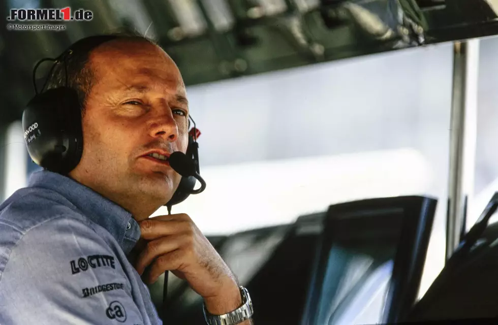 29 Jahre: Ron Dennis (Großbritannien) - 1981 fusionierte Dennis sein Project-Four-Team mit McLaren und machte das Traditionsteam wieder zu einer Spitzenadresse in der Formel 1. 2009 gab er die Teamleitung ab, um sich auf die Automative-Sparte zu konzentrieren. Foto zur News: 29 Jahre: Ron Dennis (Großbritannien) - 1981 fusionierte Dennis sein Project-Four-Team mit McLaren und machte das Traditionsteam wieder zu einer Spitzenadresse in der Formel 1. 2009 gab er die Teamleitung ab, um sich auf die Automative-Sparte zu konzentrieren.