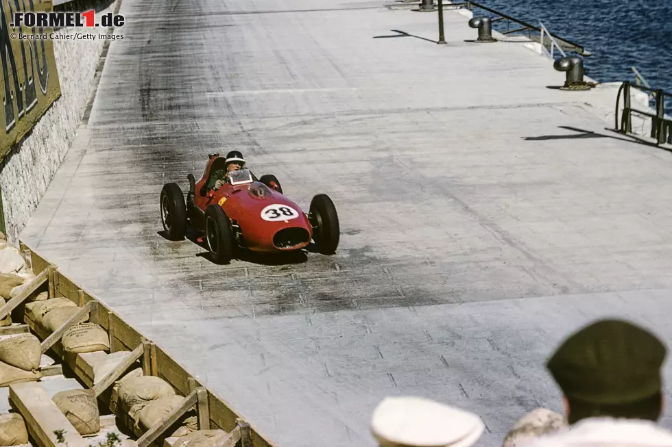 #5 Mike Hawthorn (1958) - Der Auftakt mit Rang drei in Argentinien ist okay, doch in Monaco bringt ihn eine defekte Benzinpumpe um ein gutes Ergebnis. Rang fünf in Zandvoort rundet einen ernüchternden Saisonstart ab, dessen Ergebnisse am Ende durch Streichresultate alle getilgt werden. Foto zur News: #5 Mike Hawthorn (1958) - Der Auftakt mit Rang drei in Argentinien ist okay, doch in Monaco bringt ihn eine defekte Benzinpumpe um ein gutes Ergebnis. Rang fünf in Zandvoort rundet einen ernüchternden Saisonstart ab, dessen Ergebnisse am Ende durch Streichresultate alle getilgt werden.