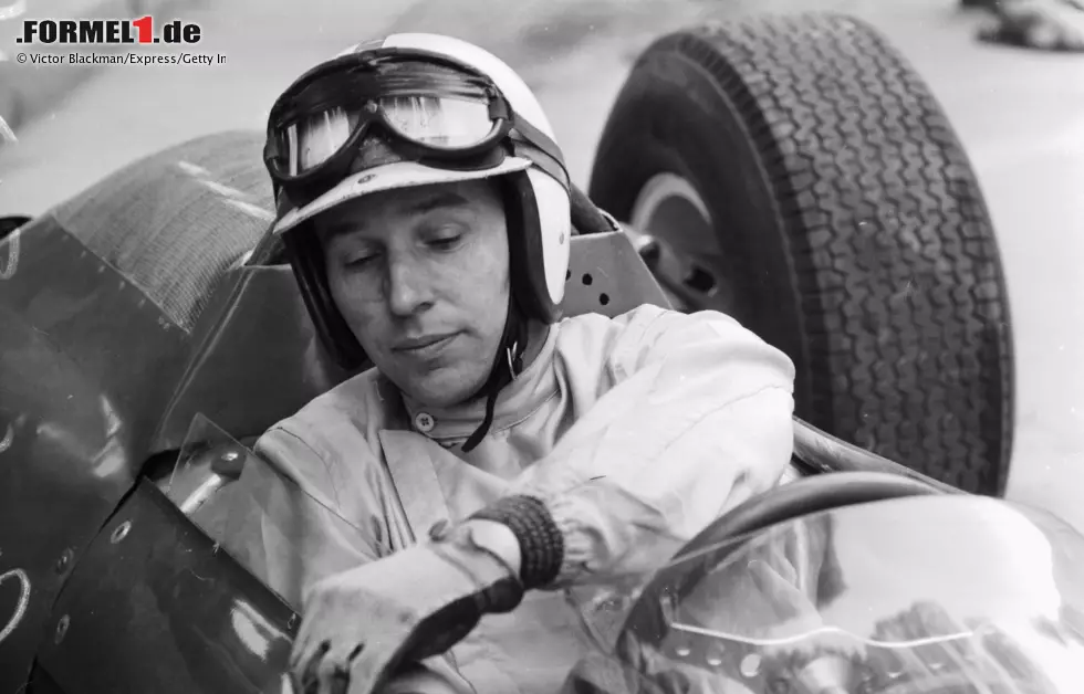 #2 John Surtees (1964) - Auch der Brite steht nach drei Rennen nur bei einem zweiten Platz aus dem Rennen in Zandvoort. In Monaco und Belgien scheidet Surtees jeweils mit technischen Problemen aus. Weil die Saison damals nur zehn Rennen hat, ist ein schlechter Start umso bitterer. Den Titel gewinnt er nur dank Streichresultaten. Foto zur News: #2 John Surtees (1964) - Auch der Brite steht nach drei Rennen nur bei einem zweiten Platz aus dem Rennen in Zandvoort. In Monaco und Belgien scheidet Surtees jeweils mit technischen Problemen aus. Weil die Saison damals nur zehn Rennen hat, ist ein schlechter Start umso bitterer. Den Titel gewinnt er nur dank Streichresultaten.