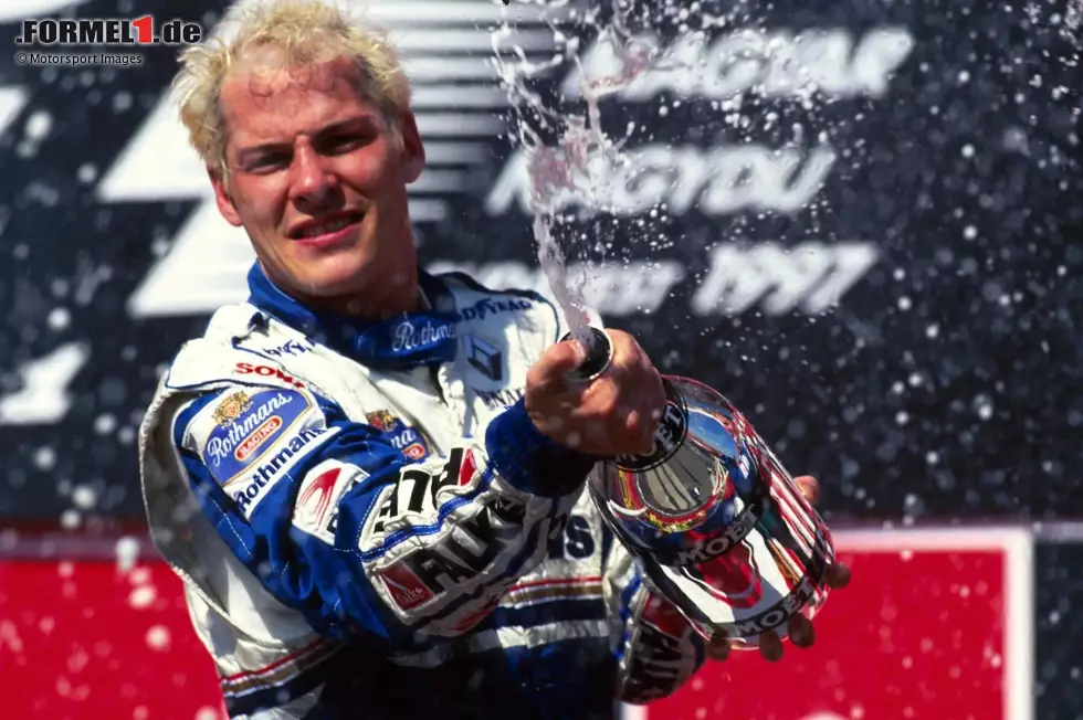 Foto zur News: 5. Jacques Villeneuve (5) - Als Rookie zeigt er 1996 einen brillanten Einstand und kämpft bis zum Schluss um die WM. In Führung liegt er dabei aber nie - sondern nur Teamkollege Damon Hill. Das soll sich aber ein Jahr später ändern.