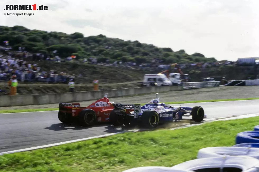 Mit seinem zweiten Saisonsieg im dritten Rennen in Argentinien übernimmt der Kanadier erstmals die Führung, die aber immer wieder mit Michael Schumacher wechselt. Der Deutsche geht auch als Spitzenreiter ins Finale nach Jerez, wo es zum berühmten Rammstoß kommt. Schumacher scheidet aus, Villeneuve wird mit Rang drei noch Weltmeister. Foto zur News: Mit seinem zweiten Saisonsieg im dritten Rennen in Argentinien übernimmt der Kanadier erstmals die Führung, die aber immer wieder mit Michael Schumacher wechselt. Der Deutsche geht auch als Spitzenreiter ins Finale nach Jerez, wo es zum berühmten Rammstoß kommt. Schumacher scheidet aus, Villeneuve wird mit Rang drei noch Weltmeister.