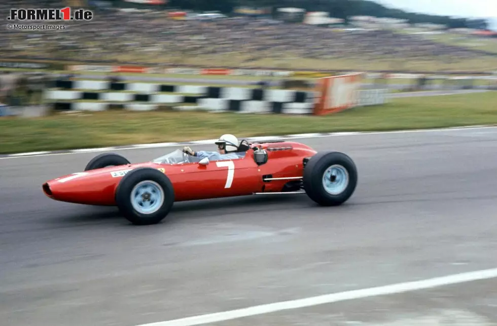 Foto zur News: Das Besondere: Surtees wird nur Weltmeister, weil Graham Hill ein Opfer der Streichresultate wird, denn eigentlich holt Hill sogar einen Punkt mehr als sein Gegner. Doch weil Surtees neben vier Ausfällen nur Podestplätze hat, ist er am Ende um einen Zähler vorn, während Hills fünfter Platz in Belgien gestrichen wird.