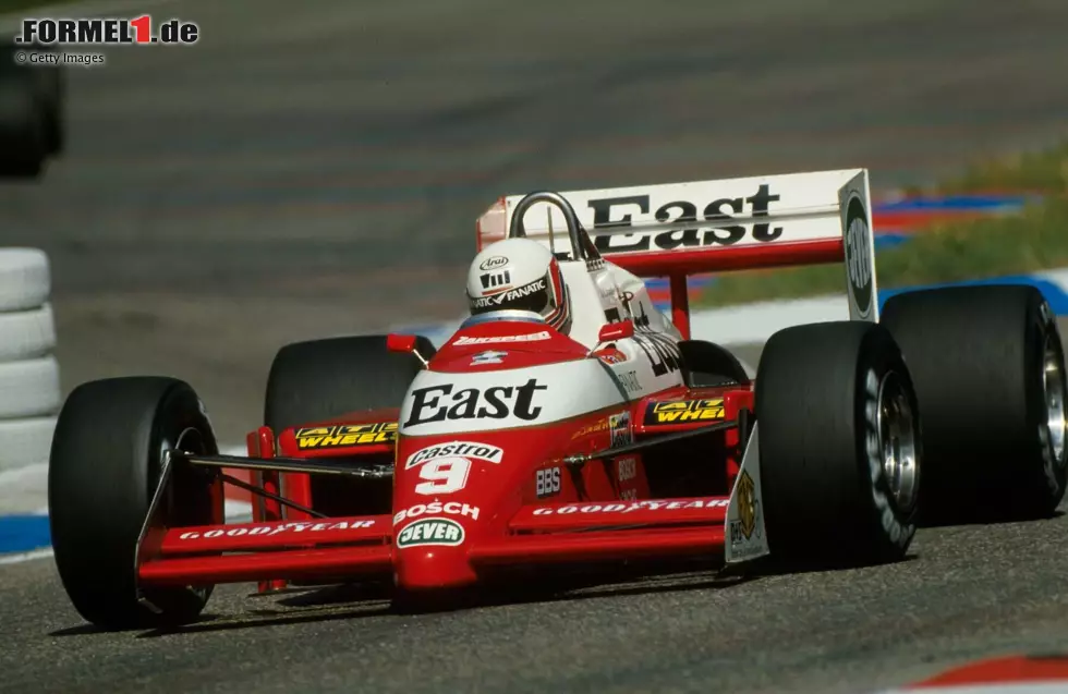 Foto zur News: 1987 gibt der Zakspeed 871 in Imola sein Debüt - und Team-Neuzugang Martin Brundle schafft die Sensation: Er fährt von Startplatz 16 auf Platz fünf nach vorne und holt erstmals Punkte für Zakspeed. Es sollten die einzigen bleiben in der Formel 1.