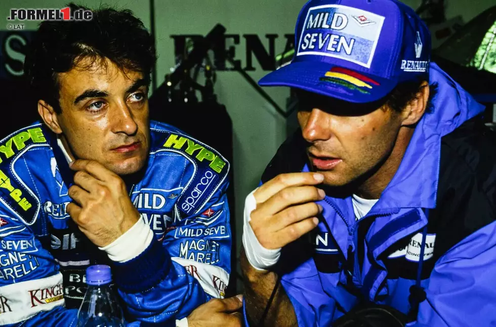 ... stürzt in den kommenden Jahren nach und nach ins Mittelfeld ab. 1996 bleibt Benetton komplett sieglos und Weltmeister wird man erst wieder 2005. Da heißt das Team nicht mehr Benetton, sondern Renault, und Alesi und Berger sind längst im Ruhestand. Foto zur News: ... stürzt in den kommenden Jahren nach und nach ins Mittelfeld ab. 1996 bleibt Benetton komplett sieglos und Weltmeister wird man erst wieder 2005. Da heißt das Team nicht mehr Benetton, sondern Renault, und Alesi und Berger sind längst im Ruhestand.