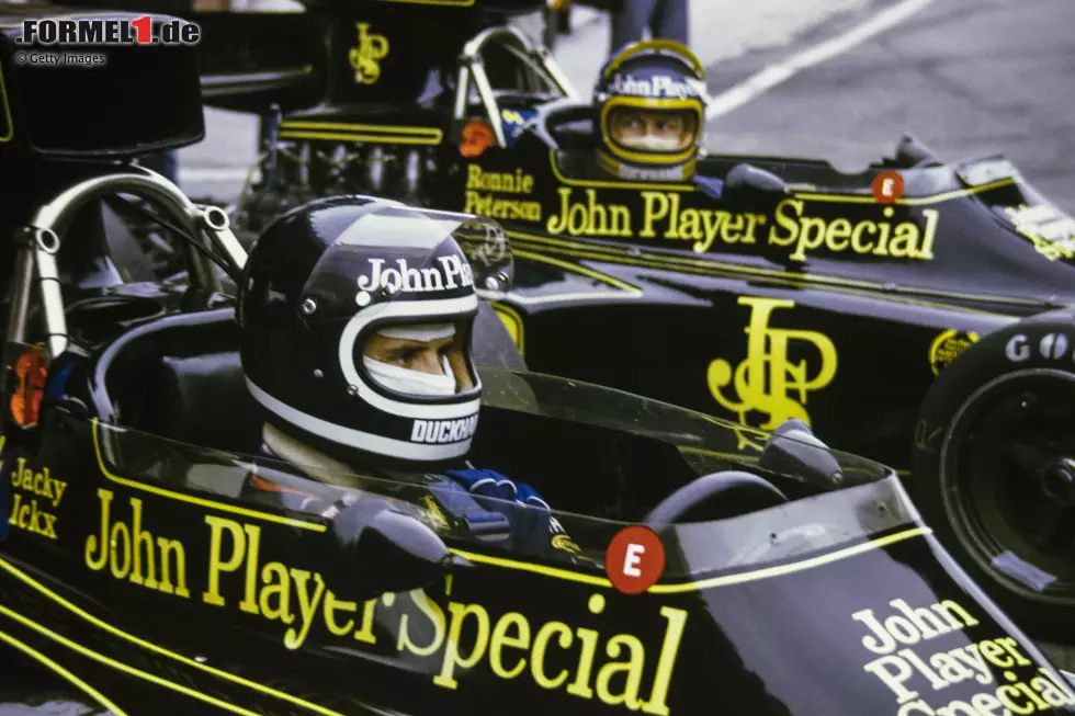 Jacky Ickx (Lotus): Nachdem Lotus zweimal in Folge den Konstrukteurstitel gewonnen hat, scheint der Belgier als Nachfolger von Emerson Fittipaldi, der mit Lotus 1972 auch Fahrer-Weltmeister geworden ist, in einer guten Position zu sein. Doch in der Saison 1974 ... Foto zur News: Jacky Ickx (Lotus): Nachdem Lotus zweimal in Folge den Konstrukteurstitel gewonnen hat, scheint der Belgier als Nachfolger von Emerson Fittipaldi, der mit Lotus 1972 auch Fahrer-Weltmeister geworden ist, in einer guten Position zu sein. Doch in der Saison 1974 ...