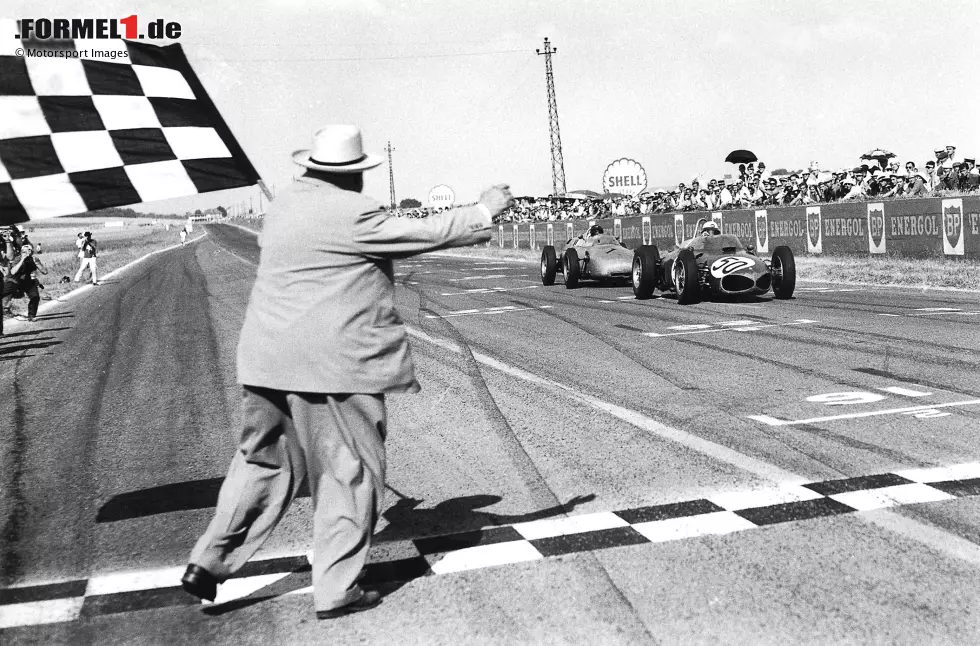 Sonderfall: Giancarlo Baghetti (Frankreich 1961) - Der Italiener schafft es nicht in unsere reguläre Liste, weil er nicht sein erstes Rennen für, aber in einem Ferrari gewinnt. 1961 in Reims siegt er bei seinem ersten Formel-1-WM-Rennen überhaupt in einem privat eingesetzten Ferrari 156. Es bleibt sein einziger Grand-Prix-Sieg. Foto zur News: Sonderfall: Giancarlo Baghetti (Frankreich 1961) - Der Italiener schafft es nicht in unsere reguläre Liste, weil er nicht sein erstes Rennen für, aber in einem Ferrari gewinnt. 1961 in Reims siegt er bei seinem ersten Formel-1-WM-Rennen überhaupt in einem privat eingesetzten Ferrari 156. Es bleibt sein einziger Grand-Prix-Sieg.