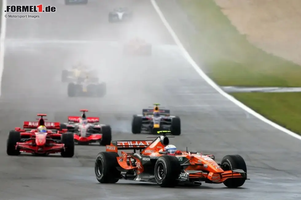 Foto zur News: Allerdings beschränkt sich die Formel-1-Karriere des Deutschen auf ein einziges Rennen: Winkelhock startete beim Großen Preis von Europa 2007 auf dem Nürburgring, das er nach einem Regenschauer kurz nach dem Start sogar zeitweise anführte.