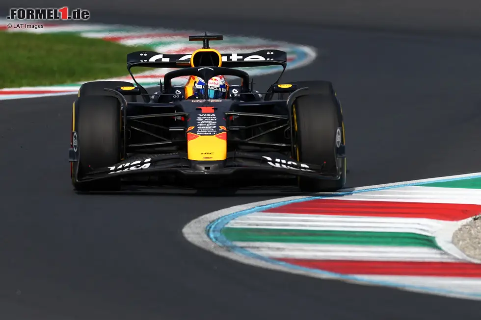Foto zur News: Einen Tag zuvor, im Qualifying zum Großen Preis von Italien 2025, knackt Verstappen einen anderen Formel-1-Rekord: Der Niederländer holt sich die Pole mit einer Rundenzeit von 1:18.792 Minuten, was einer durchschnittlichen Geschwindigkeit von 264,681 km/h entspricht. Kein Formel-1-Pilot war je zuvor schneller.