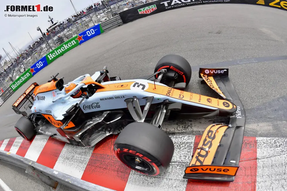 Foto zur News: Daniel Ricciardo konnte seinen Teamkollegen hingegen nicht erreichen - der Australier startete und beendete das Rennen auf Platz 12. Die Gulf-Lackierung kam bei den Fans so gut an, dass McLaren im darauffolgenden Jahr in Monaco ein auffälligeres Auto einsetzte - allerdings in den regulären Teamfarben.