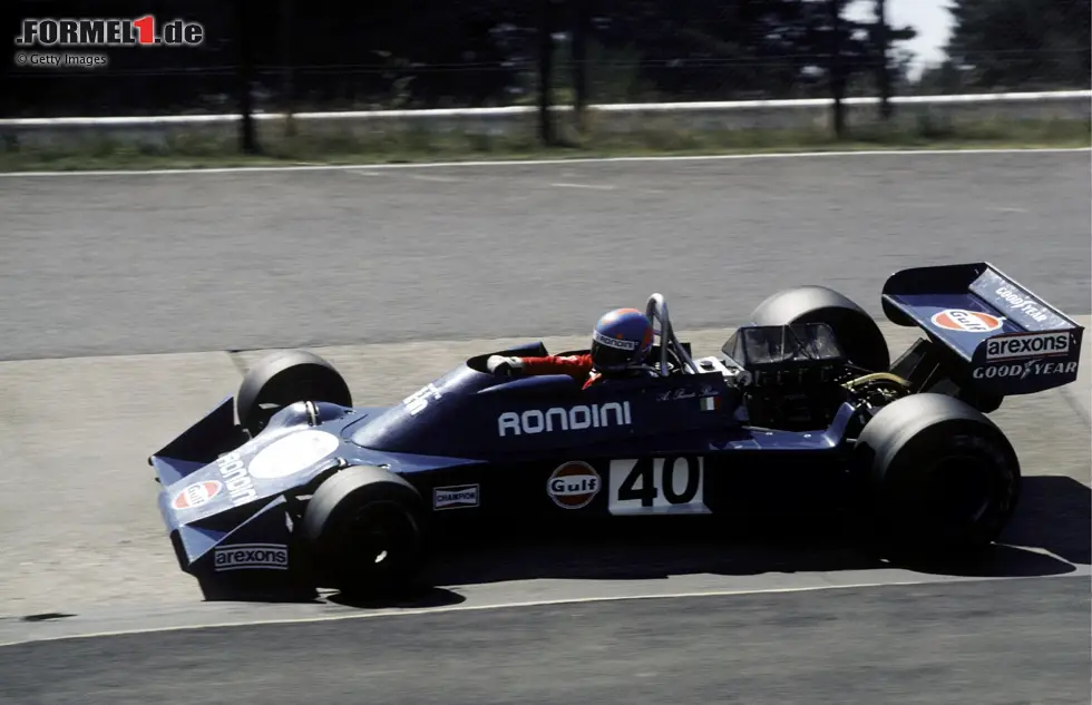 Foto zur News: Das Debüt des Italieners fand beim 10. Saisonlauf am Nürburgring statt, wo er in den dunkelblauen Gulf-Farben antrat - allerdings völlig chancenlos war und Letzter der Qualifizierten wurde. Pesenti-Rossi lag 42 Sekunden hinter Polesitter James Hunt, konnte sich im Rennen aber etwas steigern und kam als 14. von 15 Fahrern ins Ziel.