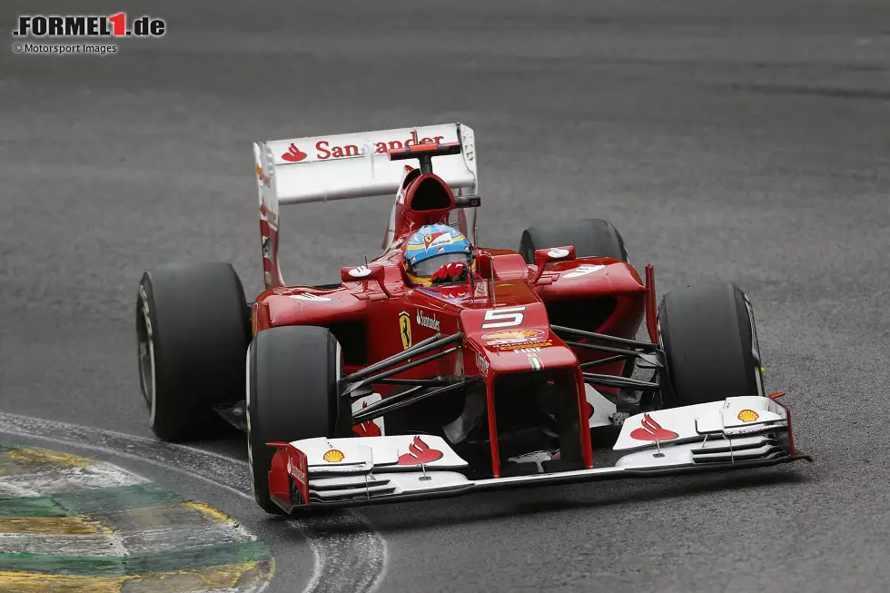 Foto zur News: Fernando Alonso (Ferrari) beginnt die Saison 2012 mit drei Siegen in den ersten zehn Rennen, liegt damit zur Hälfte des Jahres an der Tabellenspitze. Aber dann legt Sebastian Vettel (Red Bull) einen Zwischensprint ein und gewinnt vier Rennen in Folge. Alonso verpasst seinen dritten WM-Erfolg am Ende um drei Punkte.
