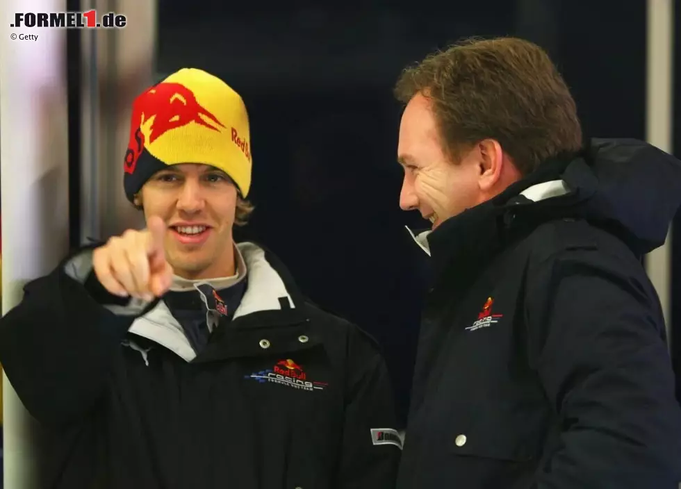Doch der große Erfolg kommt erst mit Sebastian Vettel: Der Deutsche (hier gemeinsam mit Horner bei Testfahrten in Barcelona im November 2008) soll Red Bull Racing ab 2009 in der Formel 1 auf die Erfolgsspur bringen. Foto zur News: Doch der große Erfolg kommt erst mit Sebastian Vettel: Der Deutsche (hier gemeinsam mit Horner bei Testfahrten in Barcelona im November 2008) soll Red Bull Racing ab 2009 in der Formel 1 auf die Erfolgsspur bringen.