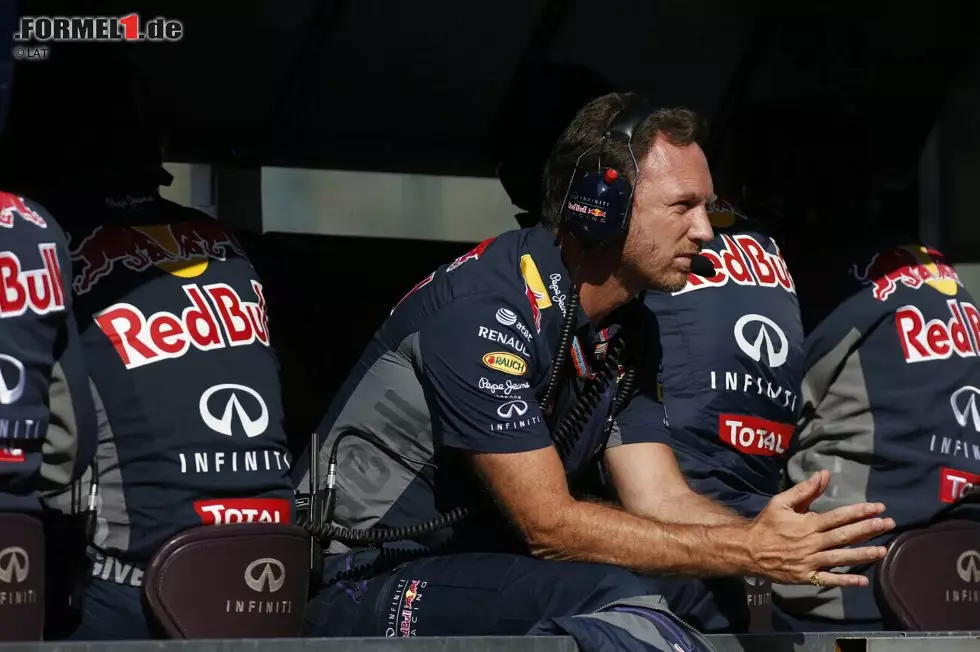 In der Saison 2015 steckt Red Bull Racing in einer sportlichen Krise. Nach dem Vettel-Abschied versuchen Daniel Ricciardo und Daniil Kwjat, die roten Bullen wieder an die Spitze der Königsklasse zu bringen. In der ganzen Saison gelingt dem Team von Christian Horner allerdings kein Sieg, am Ende schlägt nur der vierte Gesamtrang zu Buche. Foto zur News: In der Saison 2015 steckt Red Bull Racing in einer sportlichen Krise. Nach dem Vettel-Abschied versuchen Daniel Ricciardo und Daniil Kwjat, die roten Bullen wieder an die Spitze der Königsklasse zu bringen. In der ganzen Saison gelingt dem Team von Christian Horner allerdings kein Sieg, am Ende schlägt nur der vierte Gesamtrang zu Buche.