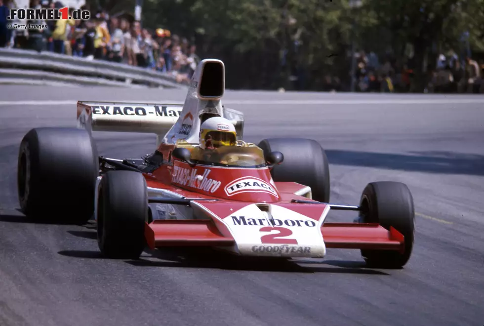 Ebenfalls 1975 schafft Mass seinen größten Erfolg in der Formel 1: Er gewinnt das Abbruchrennen in Montjuic in Spanien, weil er im entscheidenden Moment an Jacky Ickx vorbeigegangen ist. Es bleibt sein einziger Grand-Prix-Sieg. Foto zur News: Ebenfalls 1975 schafft Mass seinen größten Erfolg in der Formel 1: Er gewinnt das Abbruchrennen in Montjuic in Spanien, weil er im entscheidenden Moment an Jacky Ickx vorbeigegangen ist. Es bleibt sein einziger Grand-Prix-Sieg.
