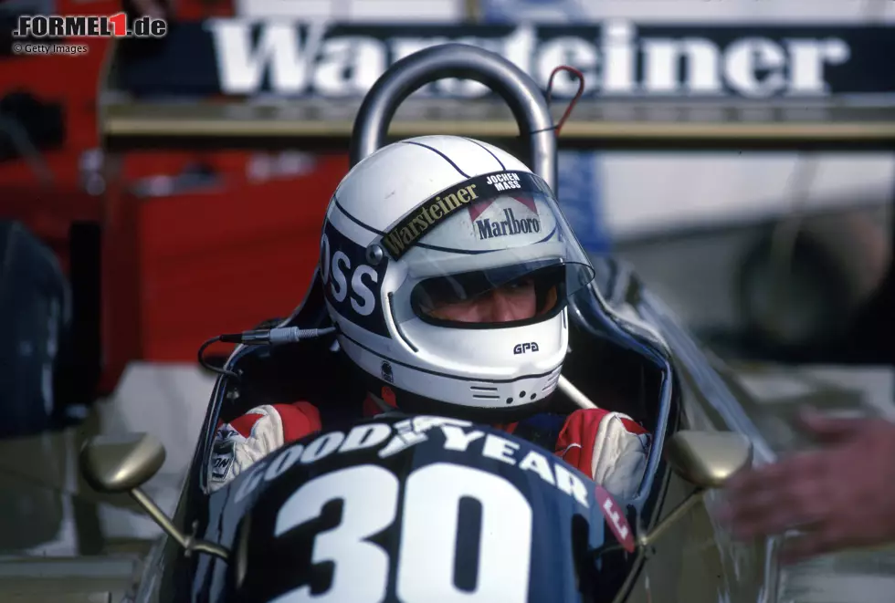 Nach einem Unfall beim Österreich-Grand-Prix ist Mass in Zandvoort nicht am Start und schafft in den restlichen Rennen nur noch einen elften Platz in Kanada. Danach endet seine Formel-1-Karriere vorläufig: 1981 bestreitet Mass keine Grands Prix, aber ... Foto zur News: Nach einem Unfall beim Österreich-Grand-Prix ist Mass in Zandvoort nicht am Start und schafft in den restlichen Rennen nur noch einen elften Platz in Kanada. Danach endet seine Formel-1-Karriere vorläufig: 1981 bestreitet Mass keine Grands Prix, aber ...