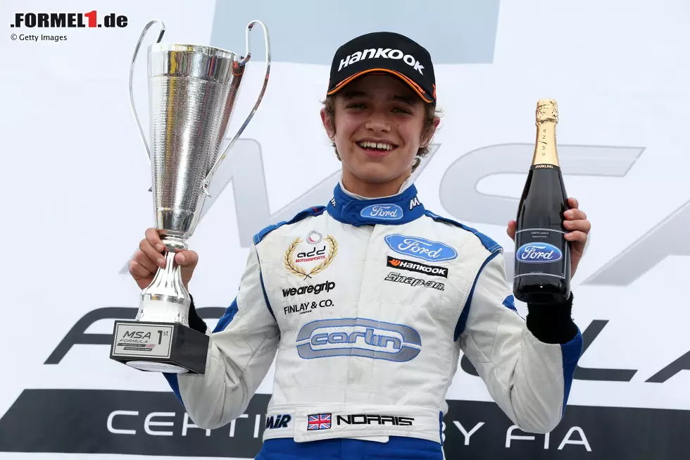 Lando Norris: Der Brite sammelt im Nachwuchssport zahlreiche Pokale. 2015 feiert er seinen ersten Triumph in der britischen Formel 4, im nächsten Jahr folgen weitere Siege in der Toyota Racing Series, dem Formel Renault 2.0 Eurocup und dem Formel Renault 2.0 Northern European Cup. Foto zur News: Lando Norris: Der Brite sammelt im Nachwuchssport zahlreiche Pokale. 2015 feiert er seinen ersten Triumph in der britischen Formel 4, im nächsten Jahr folgen weitere Siege in der Toyota Racing Series, dem Formel Renault 2.0 Eurocup und dem Formel Renault 2.0 Northern European Cup.