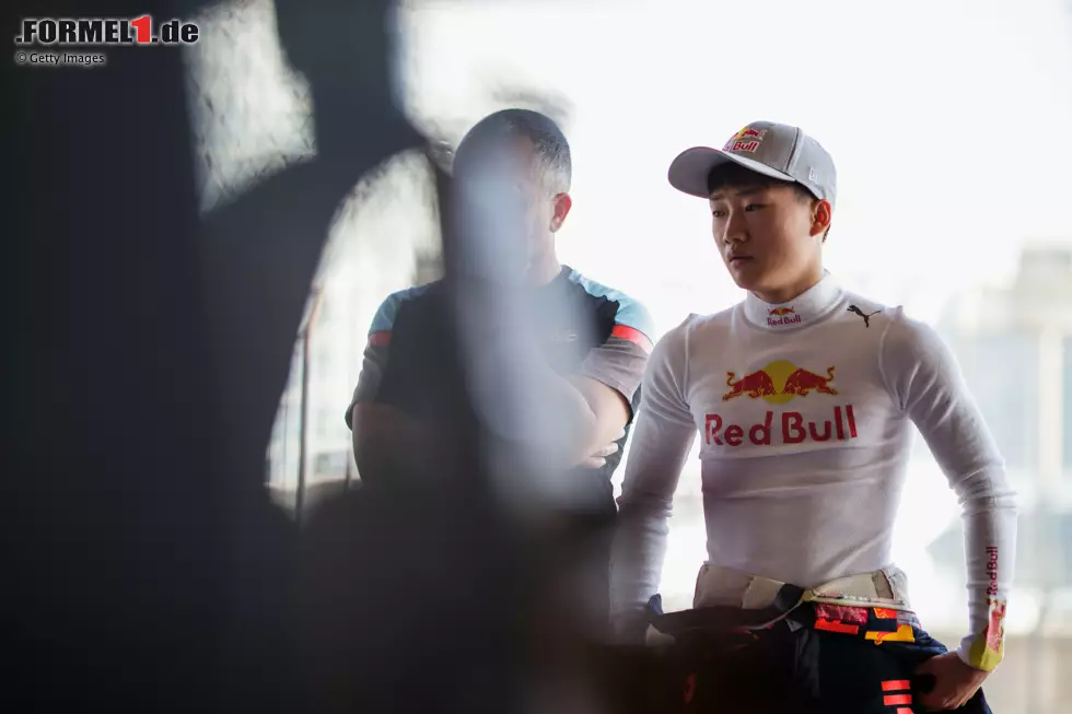 Yuki Tsunoda: Im Gegensatz zu seinem Teamkollegen gewinnt der Japaner unter anderem 2018 die nationale Formel-4-Serie. Auf internationaler Ebene holt aber auch er keine Titel in den Juniorserien. In seiner einzigen Formel-2-Saison 2020 wird er Dritter hinter Meister Mick Schumacher. 2021 steigen beide in die Formel 1 auf. Foto zur News: Yuki Tsunoda: Im Gegensatz zu seinem Teamkollegen gewinnt der Japaner unter anderem 2018 die nationale Formel-4-Serie. Auf internationaler Ebene holt aber auch er keine Titel in den Juniorserien. In seiner einzigen Formel-2-Saison 2020 wird er Dritter hinter Meister Mick Schumacher. 2021 steigen beide in die Formel 1 auf.