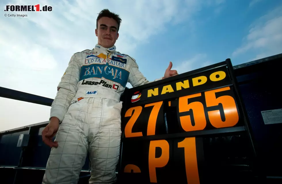 Fernando Alonso: Der Spanier ist der einzige aktuelle Formel-1-Pilot, der bereits vor der Jahrtausendwende im Formelsport aktiv ist - und einen Titel gewinnt. 1999 triumphiert er in der Euro Open by Nissan (später Formel Renault 3.5). Es ist gleichzeitig auch Alonsos einziger Titel im Formelsport vor dem Formel-1-Aufstieg. Foto zur News: Fernando Alonso: Der Spanier ist der einzige aktuelle Formel-1-Pilot, der bereits vor der Jahrtausendwende im Formelsport aktiv ist - und einen Titel gewinnt. 1999 triumphiert er in der Euro Open by Nissan (später Formel Renault 3.5). Es ist gleichzeitig auch Alonsos einziger Titel im Formelsport vor dem Formel-1-Aufstieg.