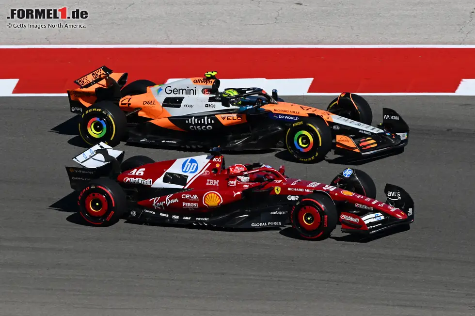 Austin: Norris startet von der zweiten Position, doch in der ersten Kurve verliert er seinen Platz an Ferrari-Pilot Charles Leclerc, hinter dem er anschließend rundenlang festhängt. Zwar kommt er irgendwann vorbei und wird Zweiter, doch ohne den Fehler beim Start hätte er vielleicht auch Sieger Verstappen gefährlich werden können. Foto zur News: Austin: Norris startet von der zweiten Position, doch in der ersten Kurve verliert er seinen Platz an Ferrari-Pilot Charles Leclerc, hinter dem er anschließend rundenlang festhängt. Zwar kommt er irgendwann vorbei und wird Zweiter, doch ohne den Fehler beim Start hätte er vielleicht auch Sieger Verstappen gefährlich werden können.