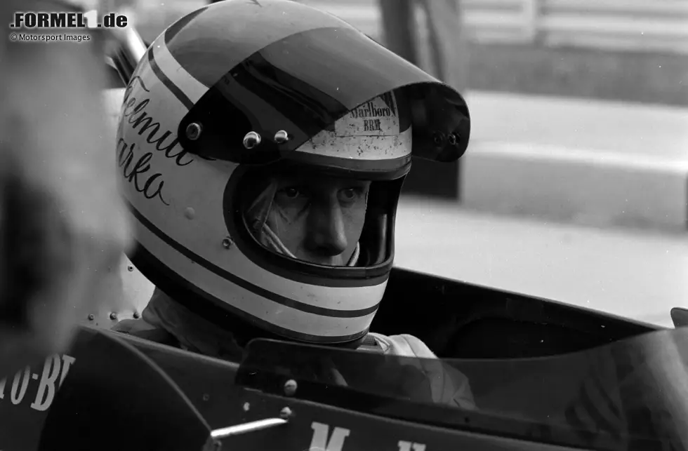 Foto zur News: Die Karriere von Helmut Marko findet allerdings ein frühes Ende: Beim Großen Preis von Frankreich 1972, seinem neunten und letzten Rennen in der Formel 1, wird der Österreicher von einem Stein getroffen, der sein Visier durchschlägt. Marko trägt eine schwere Verletzung am linken Auge davon und trägt seither eine Prothese.