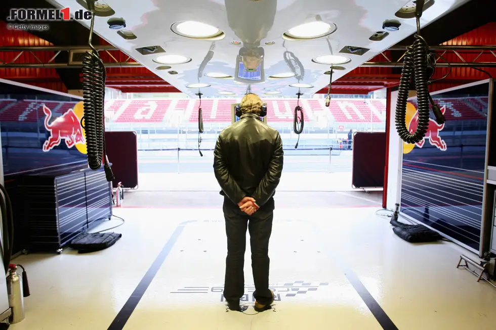 Foto zur News: Damit endet eine Ära voller Erfolge: Nach 417 Formel-1-Rennen mit 130 Siegen und 111 Podestplätzen sowie acht Fahrer- und sechs Konstrukteurstiteln verabschiedet sich Helmut Marko vom Team und kehrt Red Bull den Rücken.