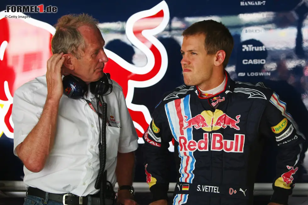 Foto zur News: Dann geht alles ganz schnell: In der Saison 2008 gewinnt Vettel sein erstes Formel-1-Rennen für Toro Rosso, ab 2009 fährt der Deutsche schließlich für Red Bull - und holt beim Großen Preis von China den ersten Sieg für das Team.