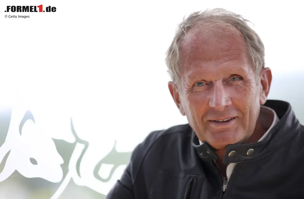 Foto zur News: Helmut Marko wird zum Gesicht von Red Bull in der Formel 1. Zwar ist er kein Teamchef, doch als Motorsport-Berater nimmt er eine Schlüsselrolle ein und wird zu einem der wichtigsten Ansprechpartner im Team. Gleichzeitig ist er als engster Vertrauter der Fahrer ein entscheidender Rückhalt und prägt den Kurs des Rennstalls maßgeblich.