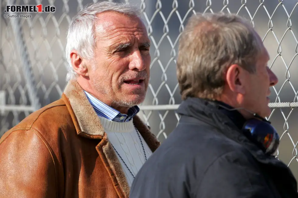Foto zur News: Im Oktober 2022 stirbt mit Red-Bull-Boss Dietrich Mateschitz einer der engsten Vertrauten von Marko. Was sich in den Anfangsjahren häufig mit einem Telefonat über den kurzen Dienstweg regeln ließ, wird fortan zur Herausforderung für den Österreicher, der aufgrund der veränderten Machtverhältnisse auch noch Gegenwind bekommt.